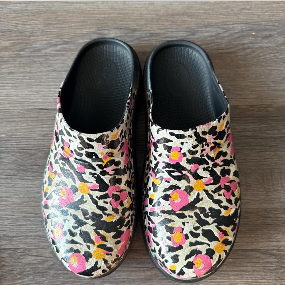 OOFOS Women's Mules - Black, Pink, Yellow
